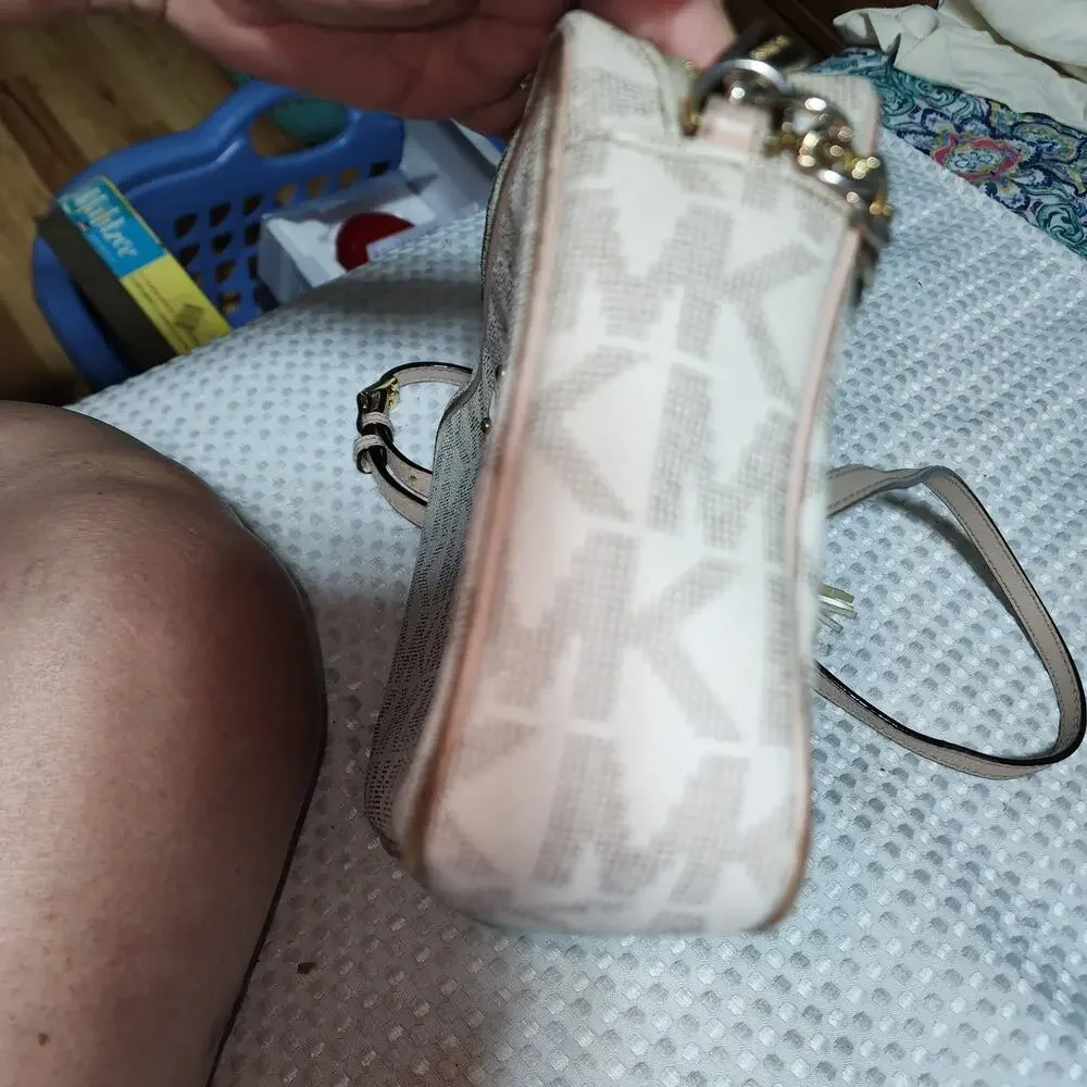 MICHAEL KORS GUC LORA CROSSBODY BAG WITH TASSEL - Picture 5 of 8